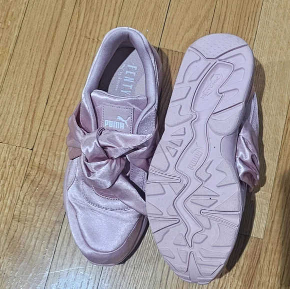 Fenty x Puma Satin Pink Bow Shoes - Picture 4 of 5